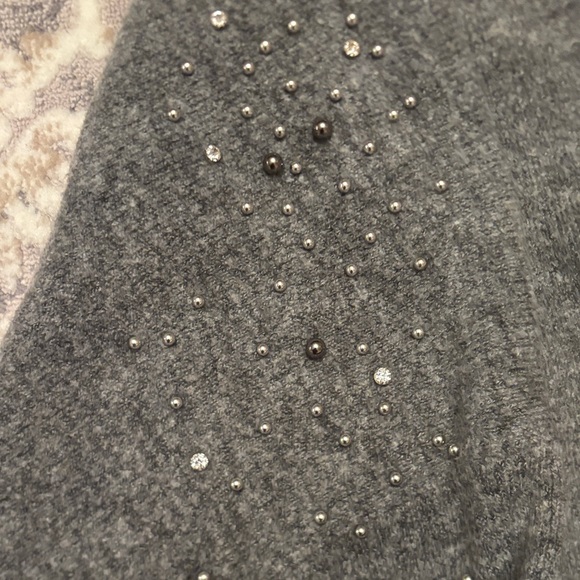 H&M Gray Sweater with Pearl Detailing Size XS - Picture 4 of 4
